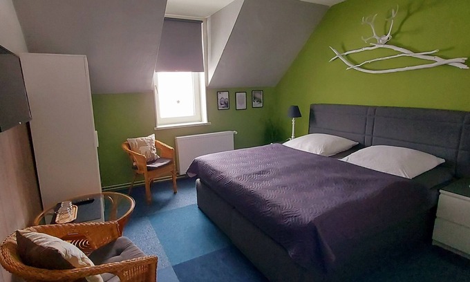 Clausthal-Zellerfeld Cottage | Double room (room 4) - Pension Holl and Boll at the Hexenstieg