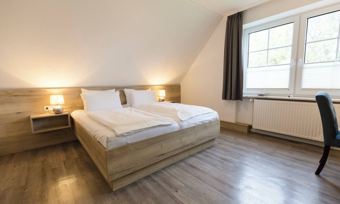 Dorumer Neufeld Apartment | Double room 116. With garden view and dog-friendly.