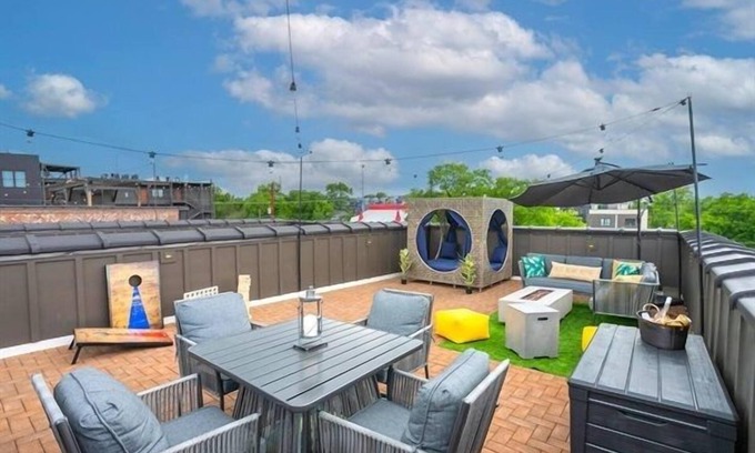 Hadley - Washington Apartment | Double Rooftop & Skyline Views ~ 10 min to Bway!