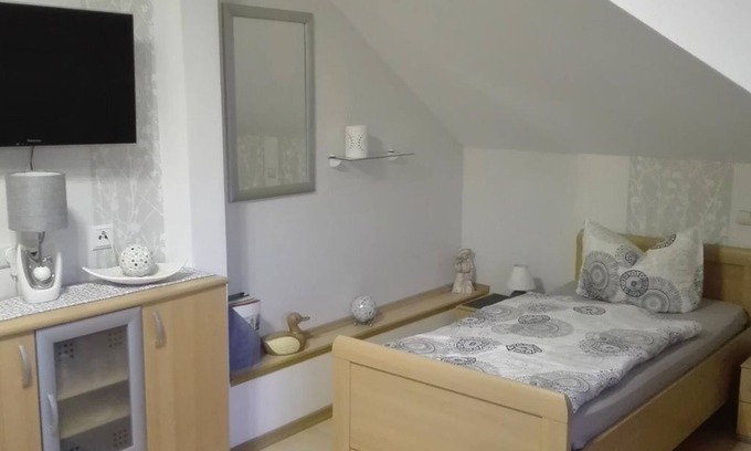 Anschau Apartment | Double Room (1. OG) - Apartment Family Schmitz
