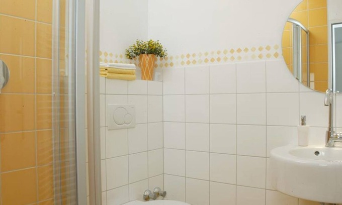 Manderscheid Cottage | Double room 5 shower/WC - Pension Haus Sonneck