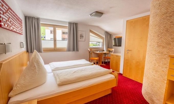 Damuels Apartment | Double room A (standard without balcony) - Hotel Garni Krumbach