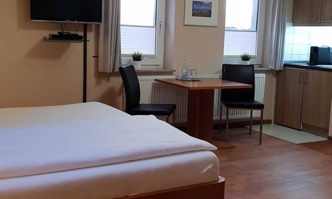Tinnum House | Double Room - Airport Hotel One