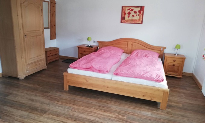 Rettenberg Resort | Double room-Classic-Private Bathroom-Countryside view-Klatschmohnzimmer