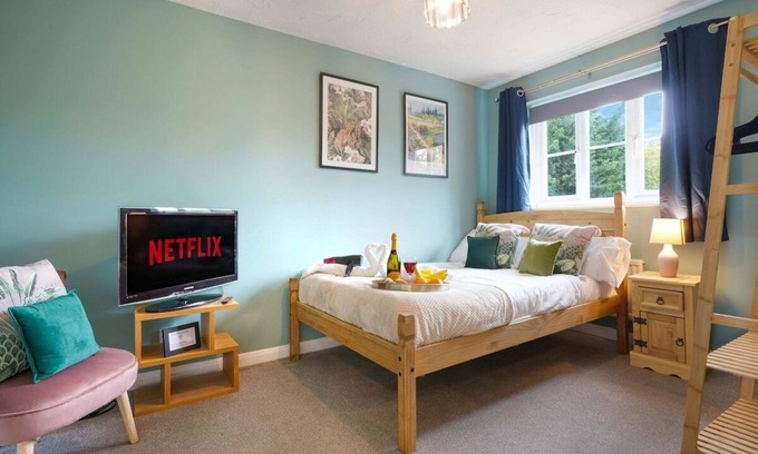 Milton Keynes House | Double room close to city