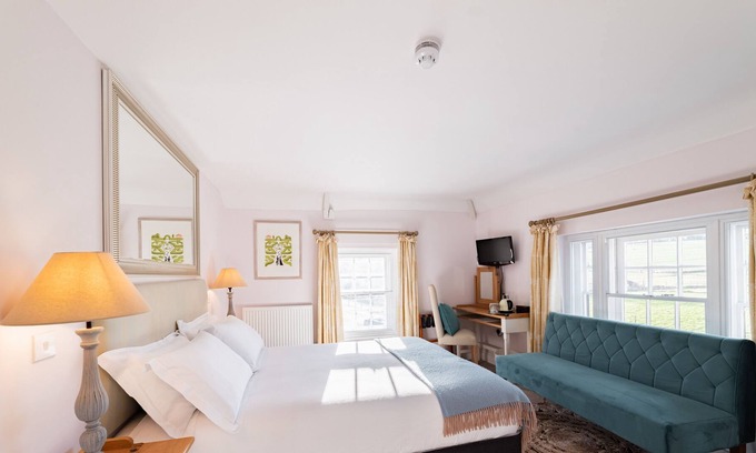Hurstbourne Tarrant House | Double Room - Deluxe - Ensuite with bath and shower