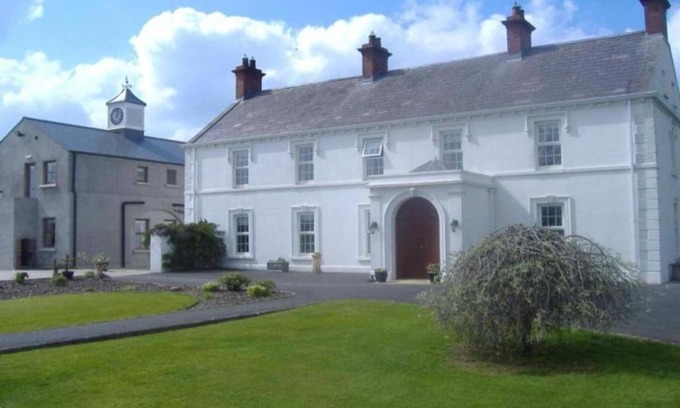 Craigavon Apartment | Double Room ensuite near Hillsborough Palaces