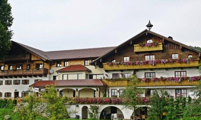 Steinbach am Attersee Apartment | Double room ESCHE with balcony and lake view - Grablerhof