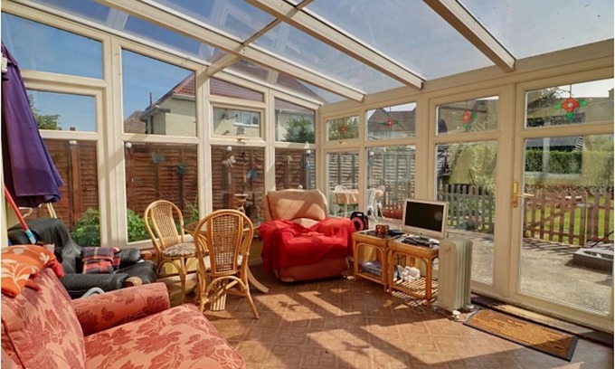 Townfield House | Double Room Free WIFI - Close to Central London & Heathrow Airport