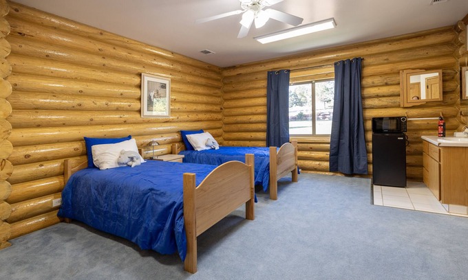 Hot Springs Cabin | Double Room in Rustic Cabin - Room 226