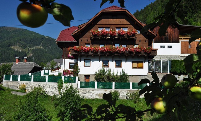 Bach Bed & Breakfast | Double room Kaiserburg - Landhaus Hinteregger