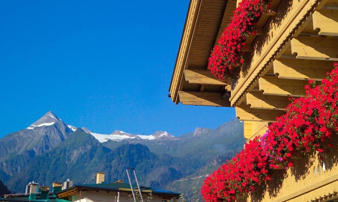 Kaprun Cottage | Double room ON with shower or bath, WC - Pension Hauserhof