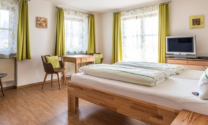 Seeg Apartment | Double room Schlicke with shower, WC - Linde, country house