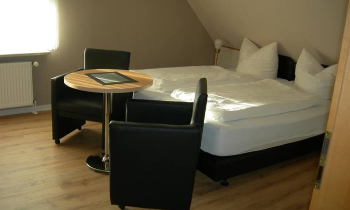 Emden Bed & Breakfast | Double room, shower, toilet - Bastan - house Katharina