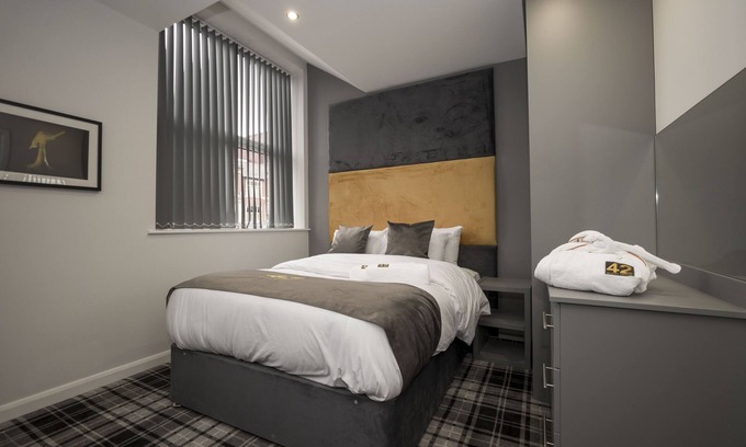 Scunthorpe Hotel | Double room-Standard-Ensuite with Shower