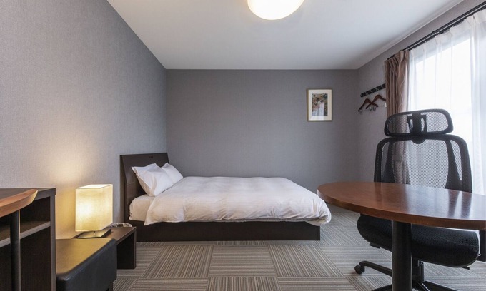 Higashiyama Hotel | Double Room Street view