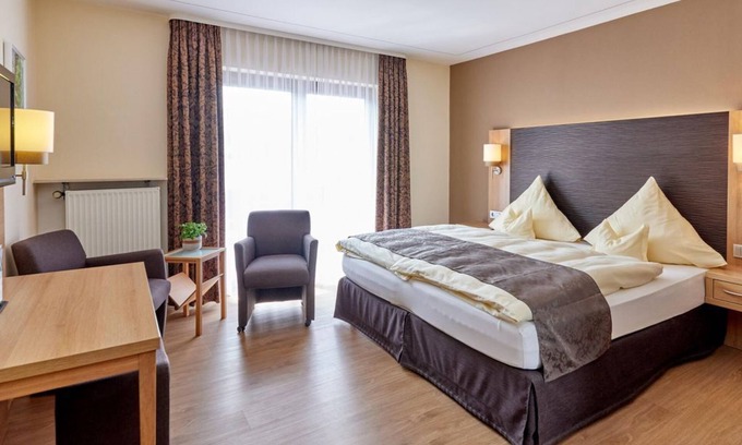 Kues House | Double room with balcony - Hotel "Sankt Maximilian"