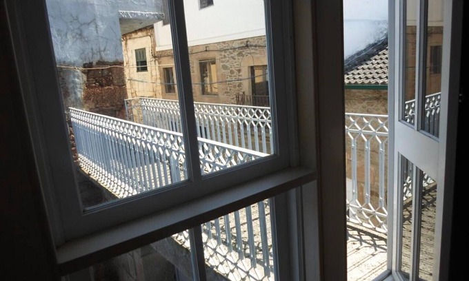 Armamar House | Double Room with Balcony and Extra Bed