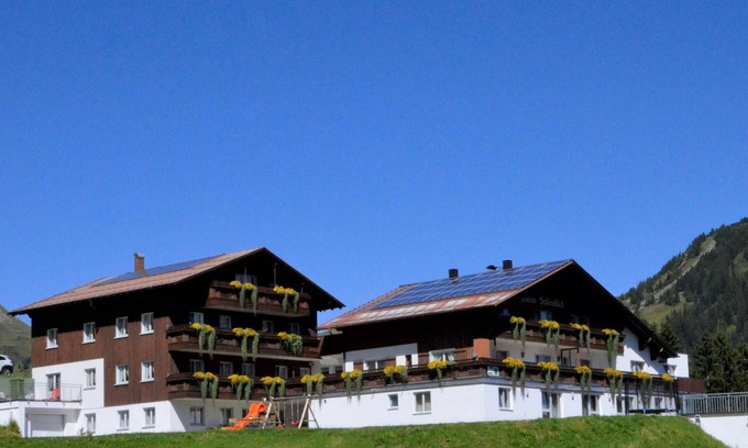Damuels House | Double room with balcony - Aparthotel Garni Schönblick