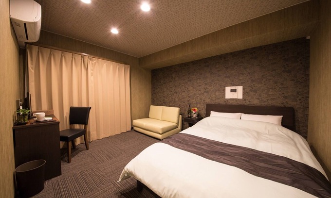 Uehonmachi Hotel | Double room with extra bed/Osaka city Ōsaka