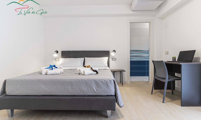 Licusati Apartment | Double Room with Private Bathroom - Room Rentals in Licusati (SA)