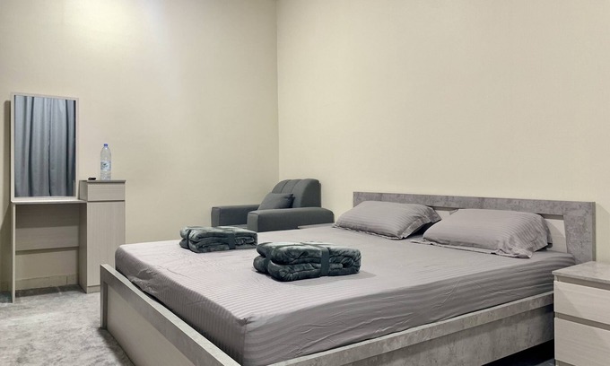 Riyadh Apartment | Double room with private bathroom, separate entrance and self-entry