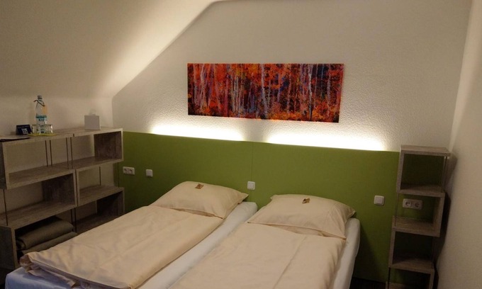 Hasenfeld Apartment | Double Room with Shared Bathroom - Haus Diefenbach, Pension Ferienwohnungen