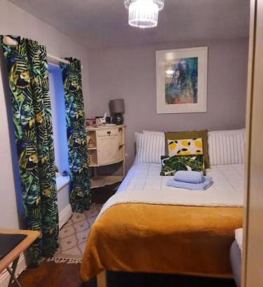 Cork House | Double Room with Shared Bathroom