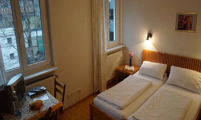 Unterwiehre-Nord House | Double room with shower and WC