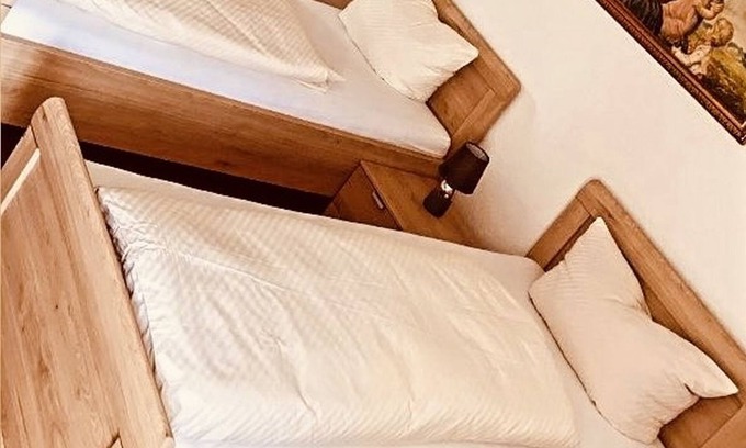 Weilheim Apartment | Double room with shower and WC