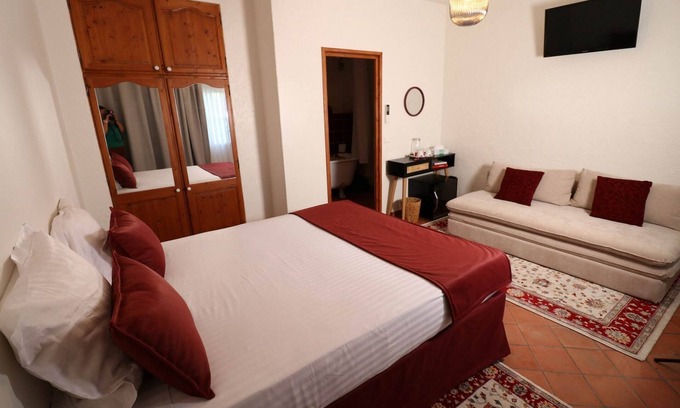 Vence Hotel | Double room with terrace Garden level (10)