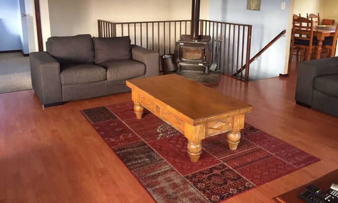 Guilderton House | Double storey Holiday Home pet friendly sleeps 10