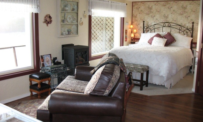 Depoe Bay Apartment | Double Suites: Ocean Garden & Sea Rose Suite
