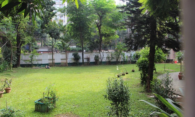 Dhaka Villa | Double/Twin room with en-suite in a Vintage Villa with a Garden & a long balcony