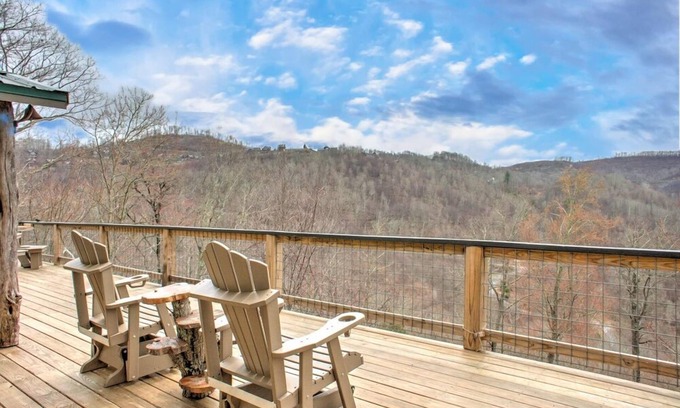 Mars Hill Cabin | Double Your Fun | Views, Game Room + Biltmore Pass ๐ฎ๐ by Hatley Pointe