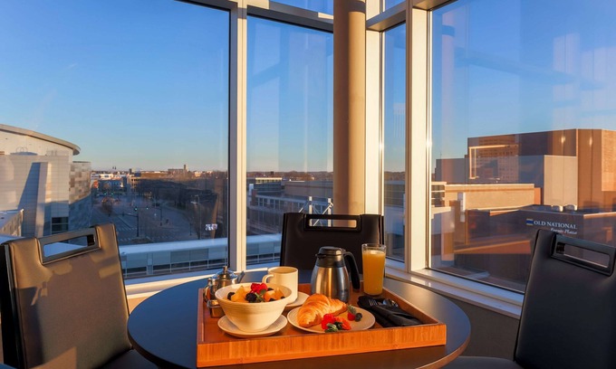 Evansville Hotel | DoubleTree by Hilton Evansville