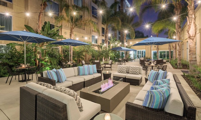Commerce Hotel | DoubleTree by Hilton Los Angeles - Commerce