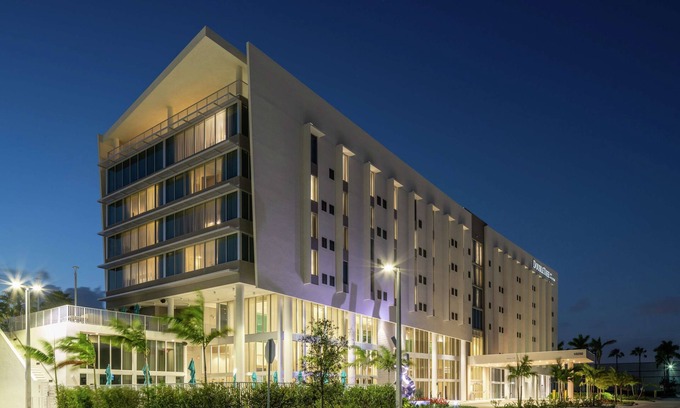 Doral Hotel | DoubleTree by Hilton Miami - Doral, FL