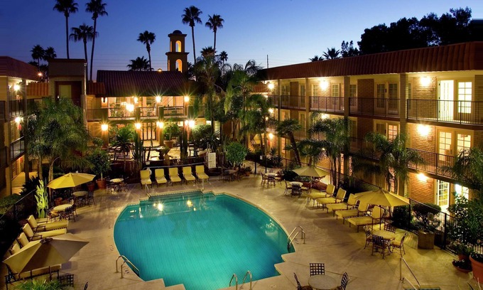 Tucson Hotel | DoubleTree Suites by Hilton Tucson - Williams Center