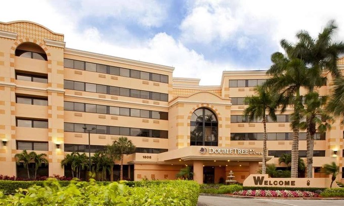 West Palm Beach Hotel | DoubleTree by Hilton West Palm Beach Airport