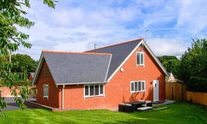 Penycae Cottage | DOUGLAS COTTAGE, with open fire in Penycae