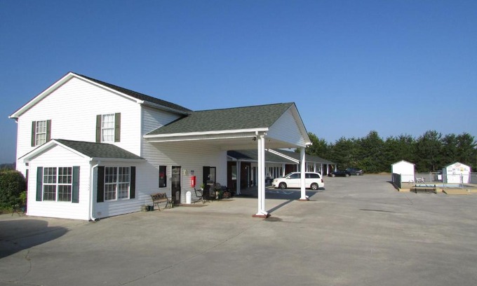 Blue Ridge Hotel | Douglas Inn & Suites, Blue Ridge, GA