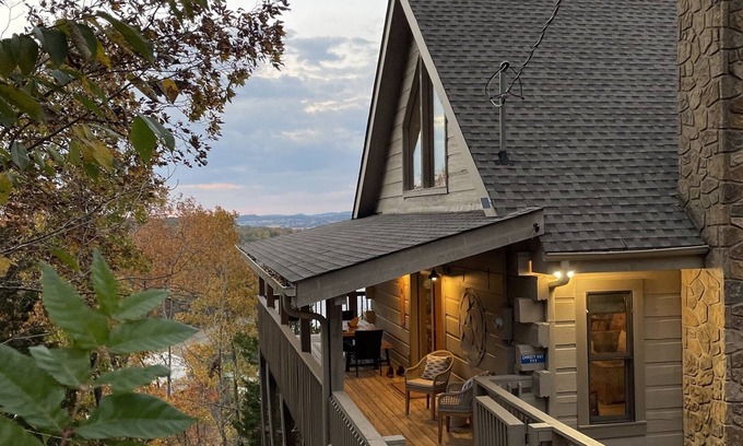 Sevierville Cabin | Douglas Lake Cabin | Near Pigeon Forge | Views | Hot Tub | Sleeps 6