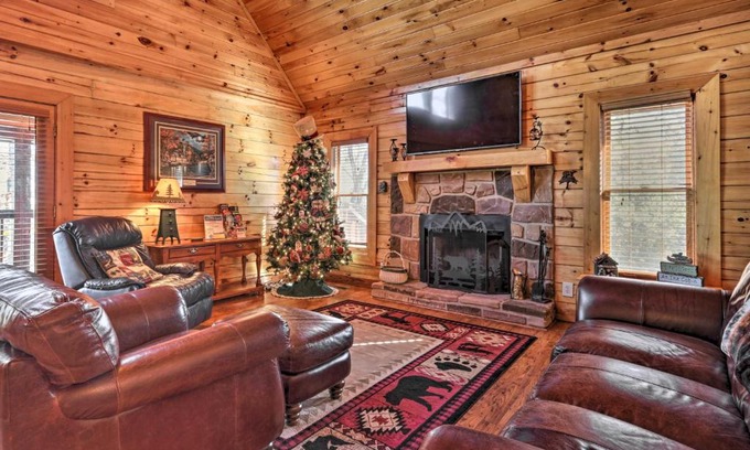 Sevierville House | Douglas Lake Cabin with Boat Ramp and Water Access!