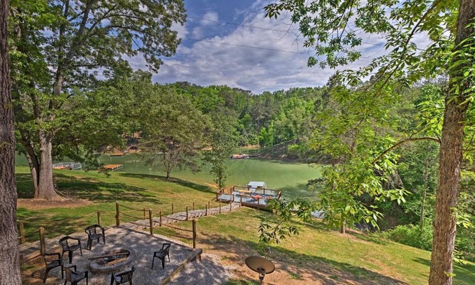 Dandridge House | Douglas Lake Cabin with Dock - 25 Mi to Pigeon Forge!