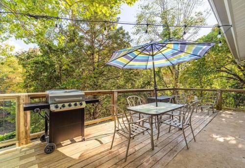 Sevierville House | Douglas Lake House with Private Hot Tub by Staycating