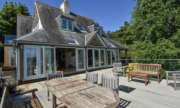 Dittisham Cottage | DOVE COTTAGE, family friendly, luxury holiday cottage in Dittisham