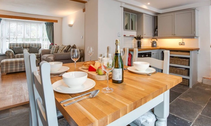Llangwm House | Dove Cottage in Haverfordwest