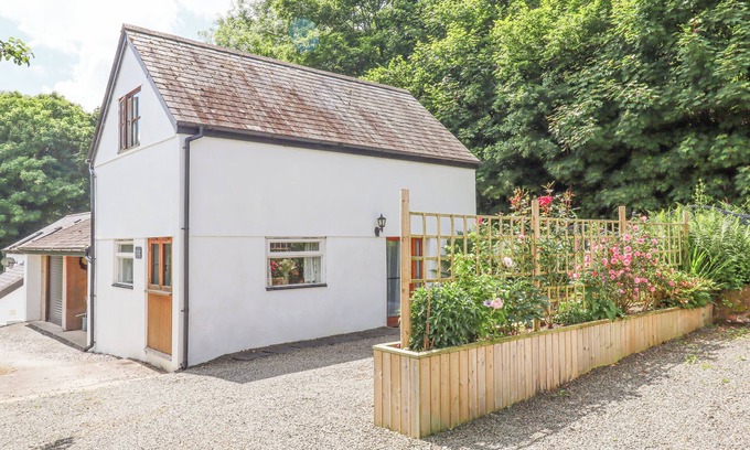 Ash Mill Cottage | DOVE COTTAGE, pet friendly, character holiday cottage in South Molton