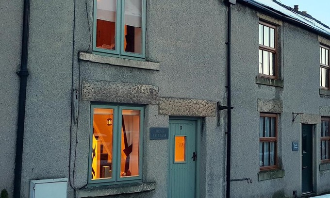 Tideswell House | Dove Cottage, Tideswell